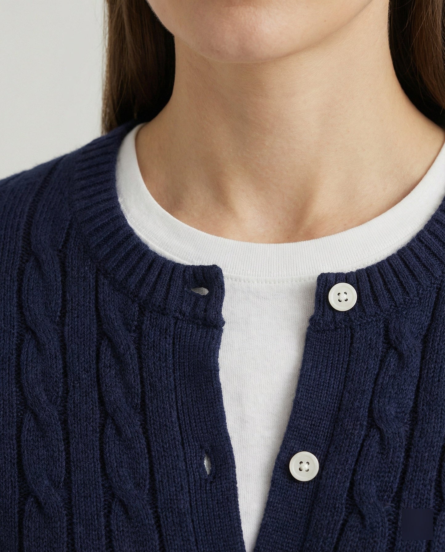 Damen Slimfit Knopfcardigan Rundhals Zopfmuster