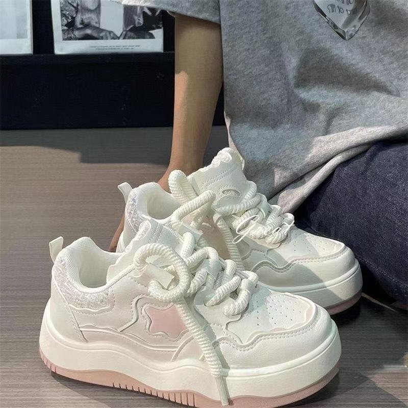 Damen Sneaker Modern mit Applikationen