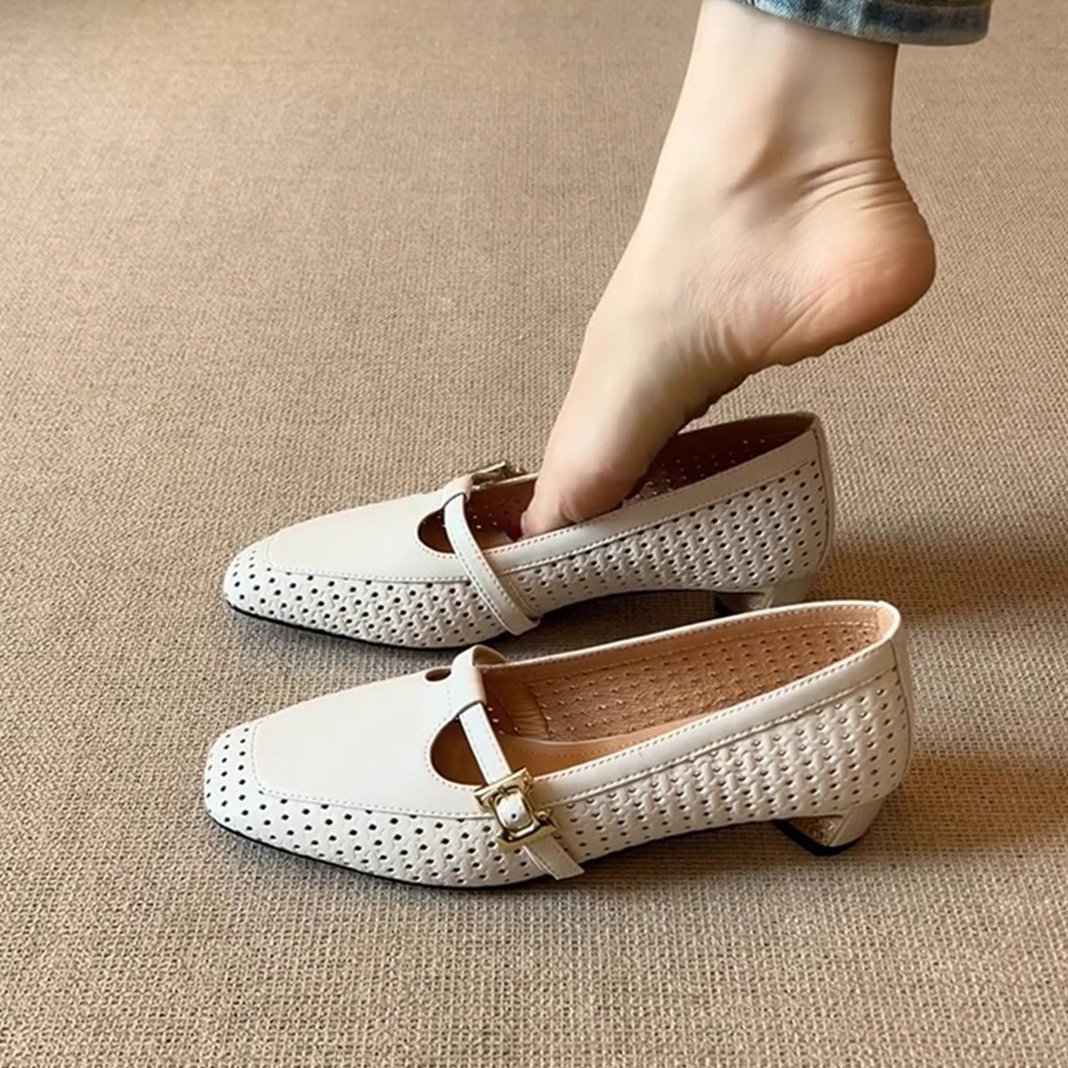 Damen Ballerinas Elegant mit Lochmuster und Schnalle