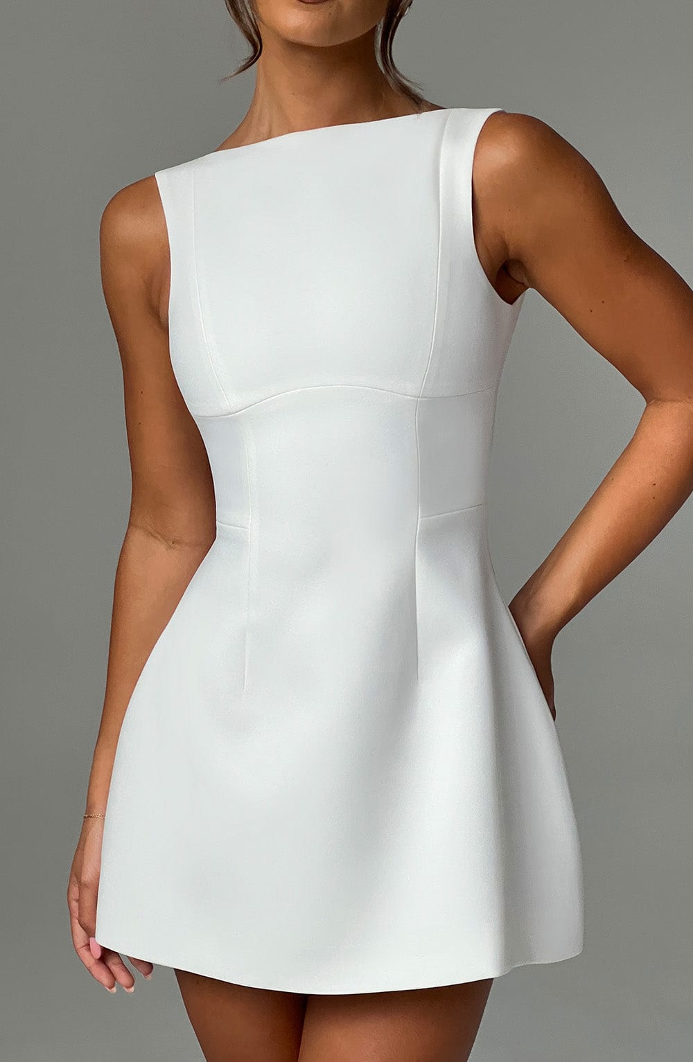 es Damen Minikleid Elegant Rückenausschnitt Kurz
