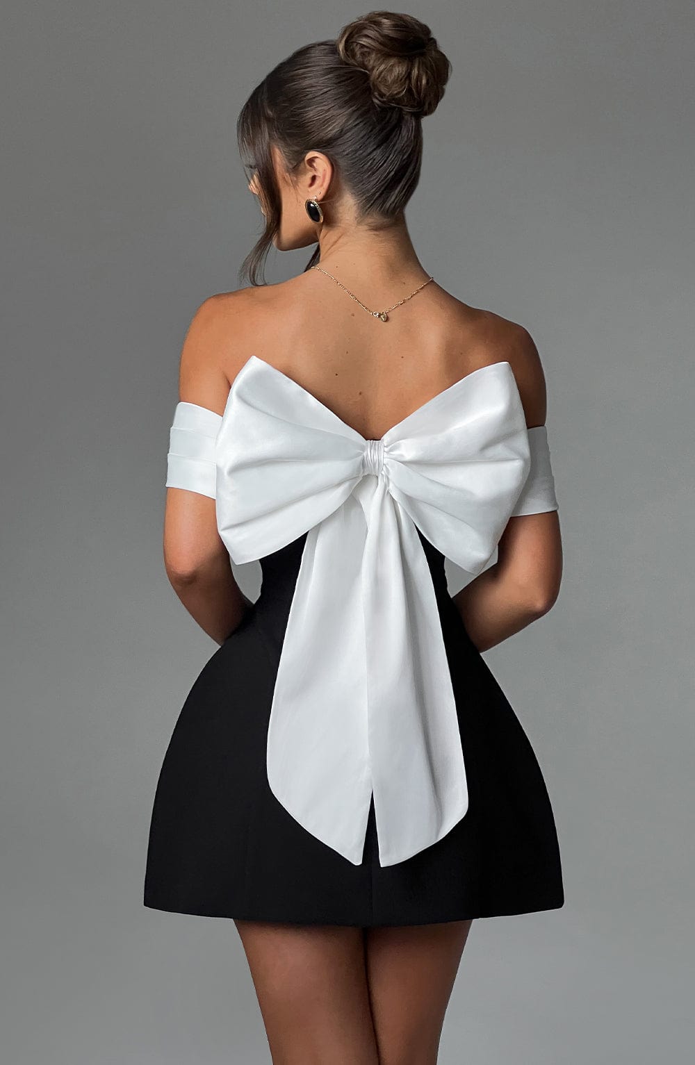 Damen Minikleid Schulterfrei Kontrast Oberteil Sommer