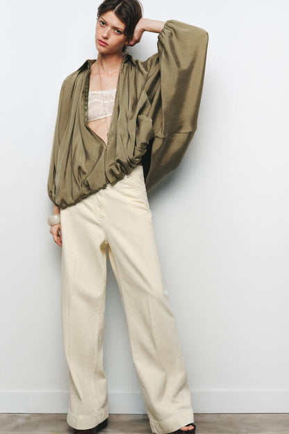 Komplettes Outfit mit Isandra Jacket kombiniert mit weiten Hosen