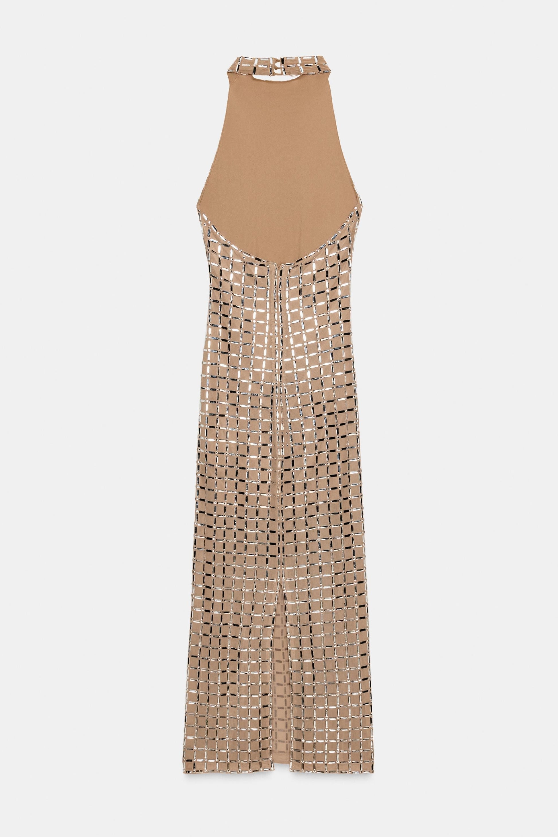 Rückansicht des Nude Maxi Kleids mit offenen Rücken