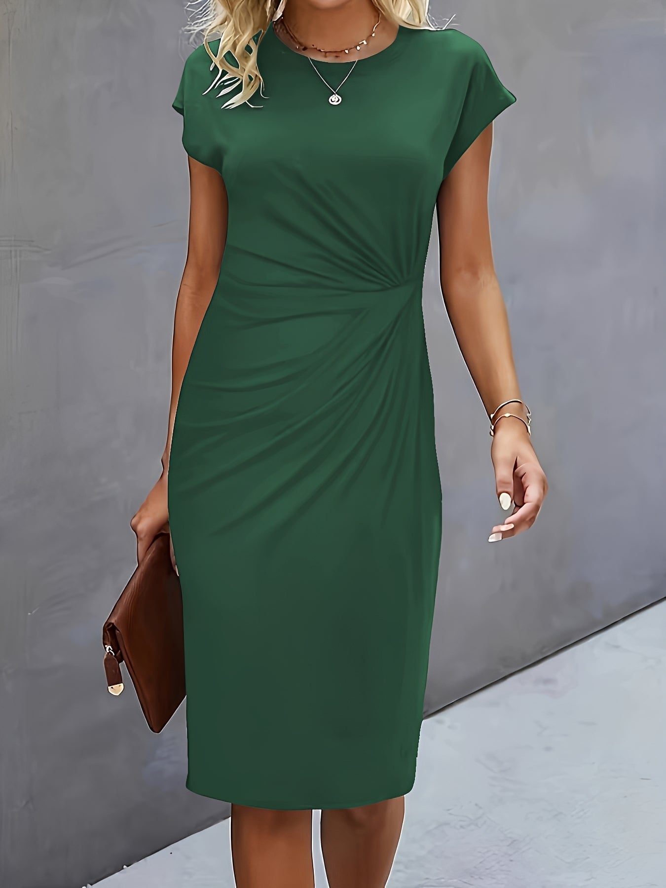Damenkleid mit Knotenbund und Röcken