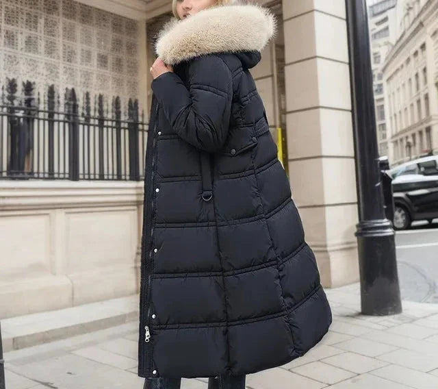 Lange schwarze Snow Embrace Winterjacke – elegant & warm