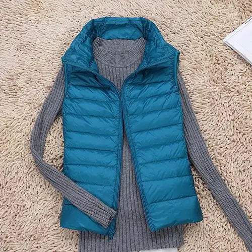 Avelyn Daunenweste Damen in Petrol – leichter Outdoor-Layer
