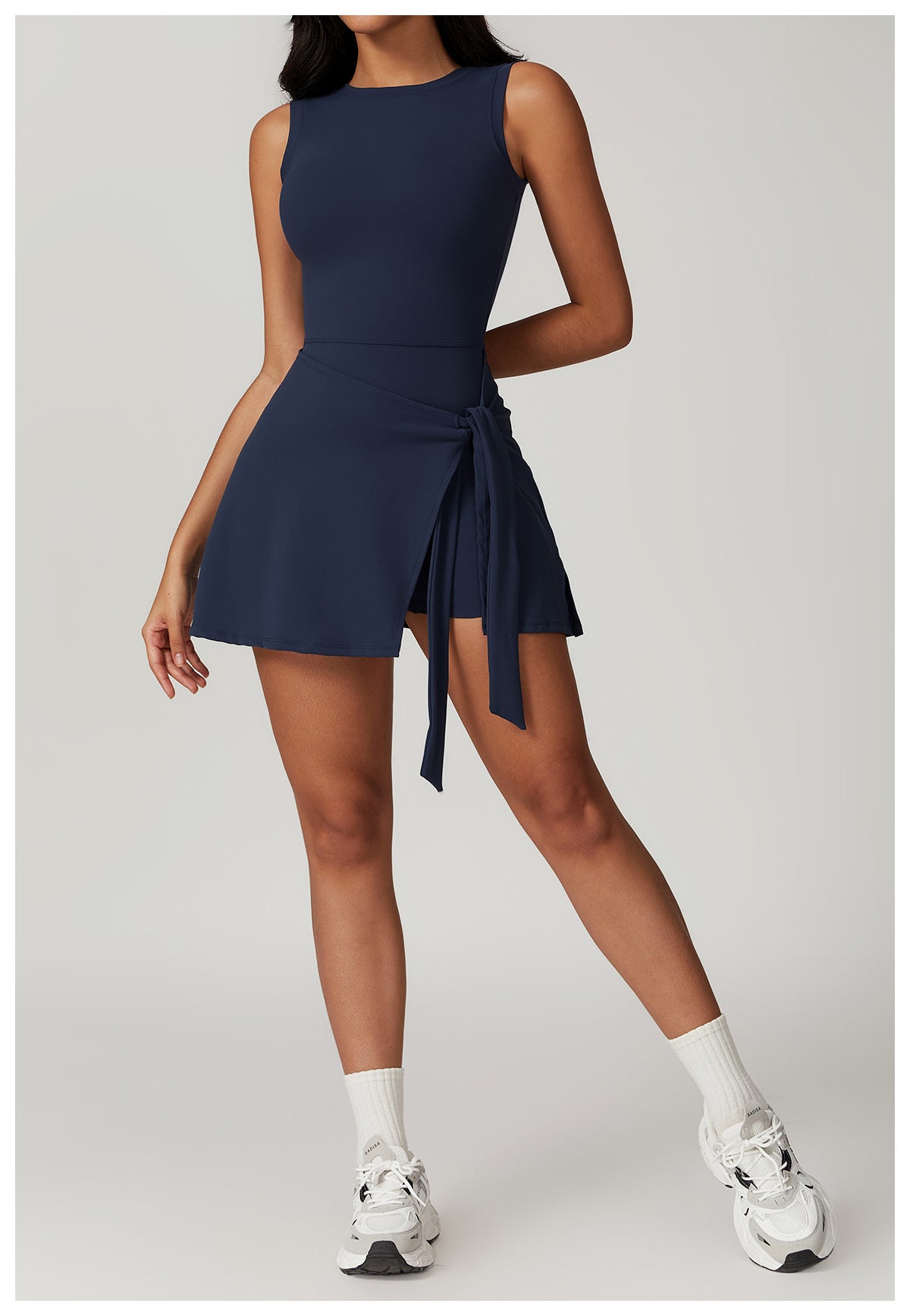 Nova Mini Kleid in Marineblau – Activewear Kleid mit integrierten Shorts