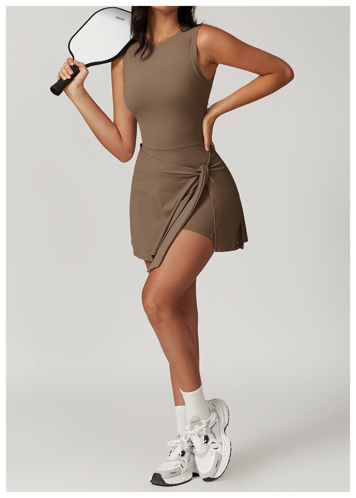 Nova Mini Kleid in Braun – Sportlich-feminines Kleid für Damen