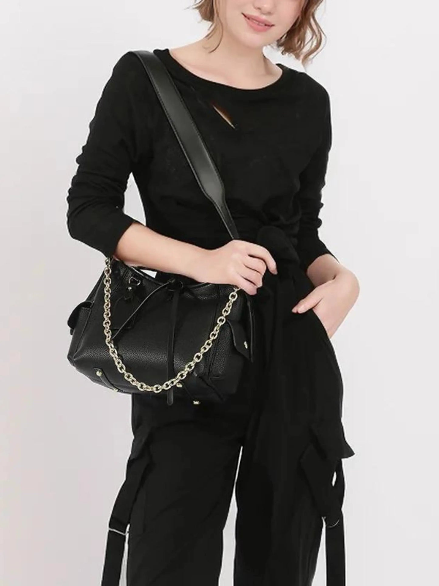 Leder Schultertasche Echtleder mit Kettenakzent