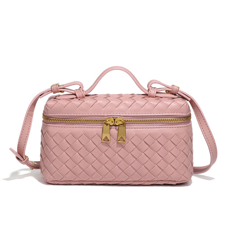 Rosa geflochtene Crossbody-Tasche mit goldenem Reißverschluss