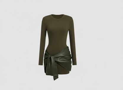 Olivgrünes Damenkleid mit langen Ärmeln und Lederoptik
