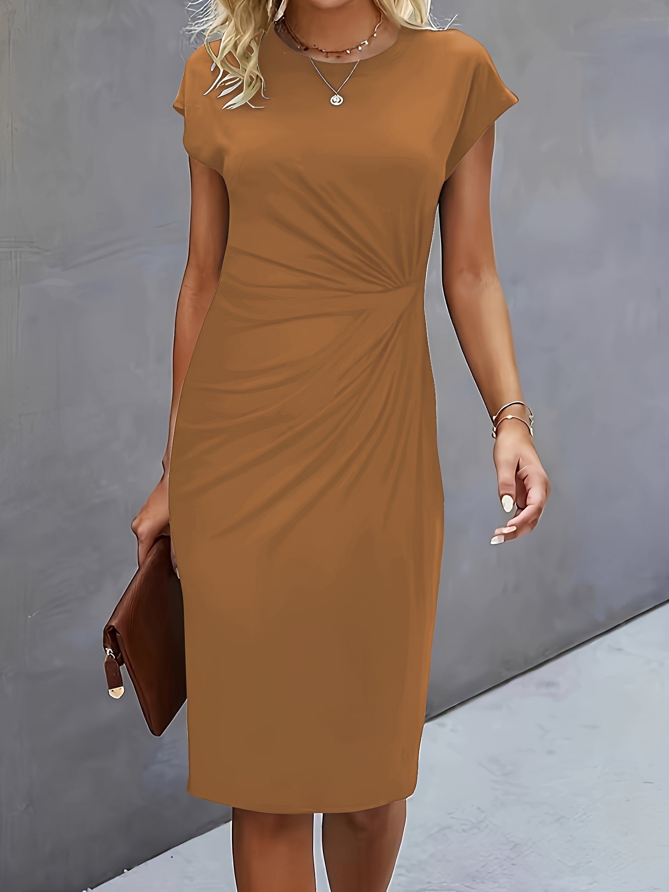 Damenkleid mit Knotenbund und Röcken