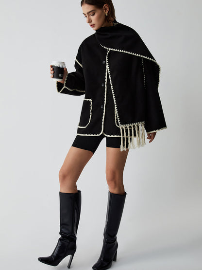 Damen Cape-Mantel mit Kontrastkante und Fransen, Ganzkörperansicht
