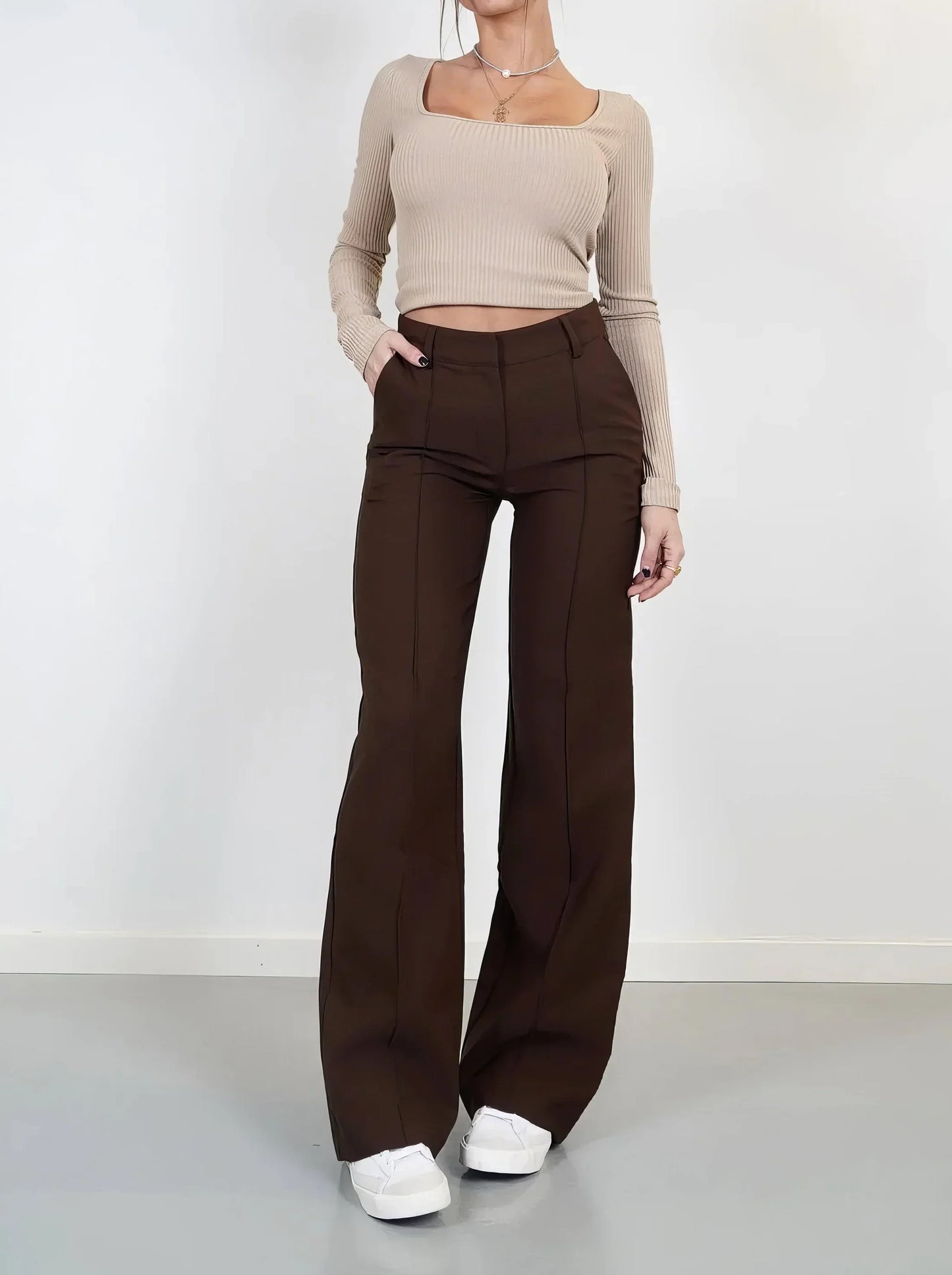 Braune High Waist Hose – zeitlose Damenhose