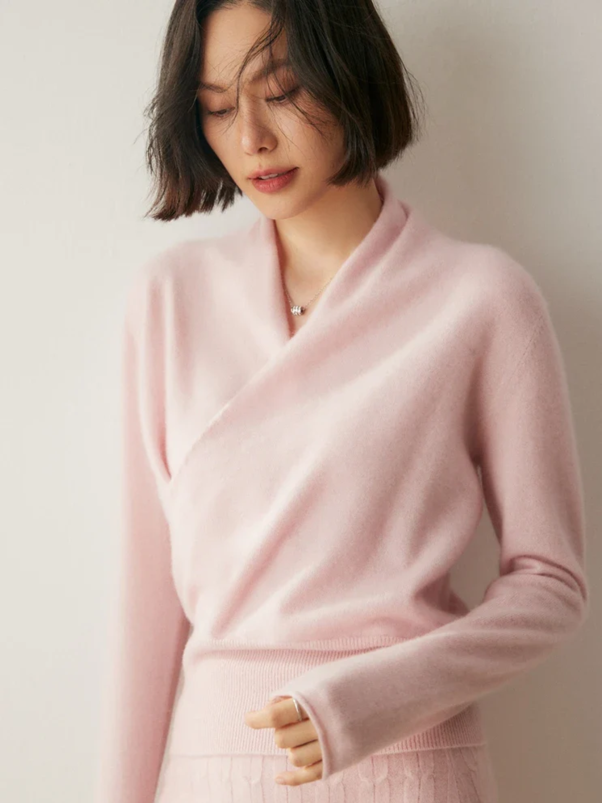Damen Wickelpullover Überkreuzdesign aus Kaschmir Modern Schwarz - Norvielle
