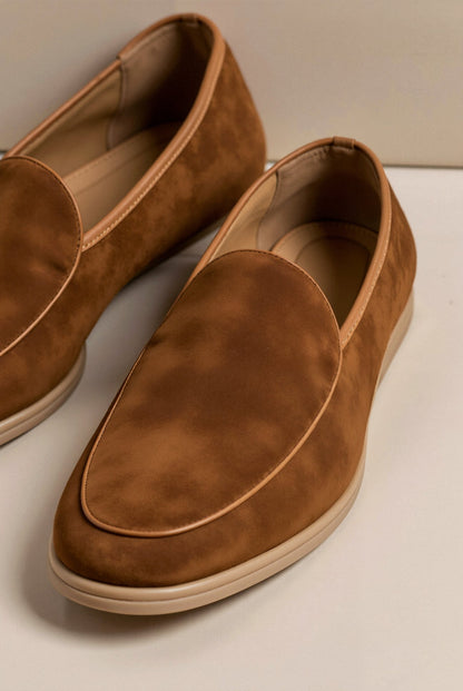 Braune Leder-Loafer-Schuhe Einfach