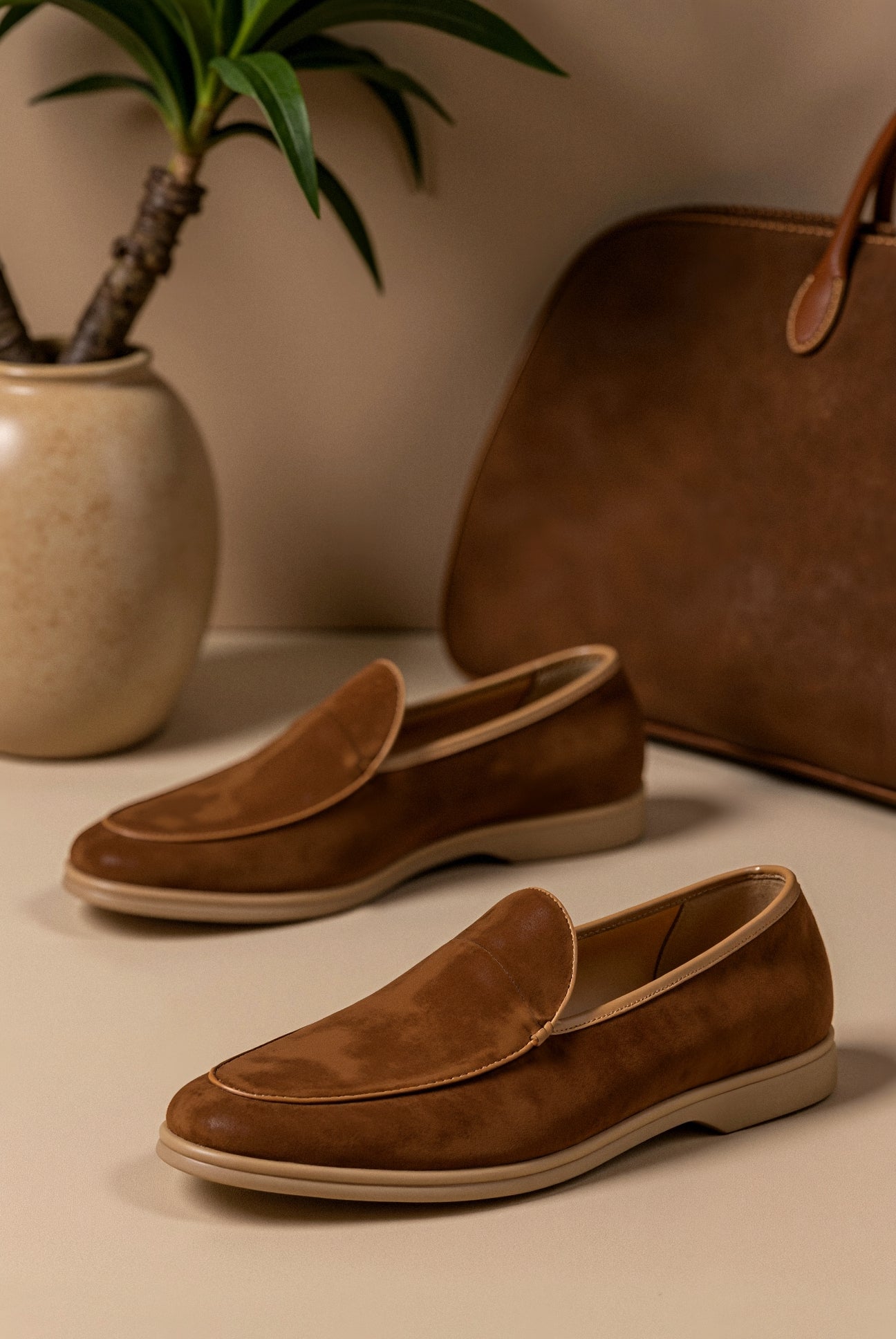 Braune Leder-Loafer-Schuhe Einfach