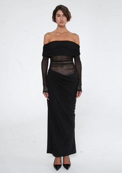 Divine Dream Maxi-Kleid – Close-up des schulterfreien Ausschnitts