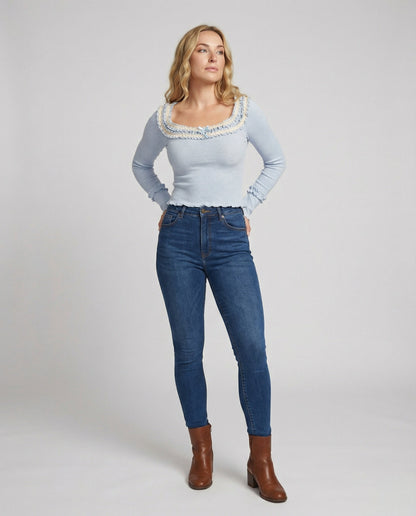 Damen Stricktop Eckenausschnitt Wellensaum Modern