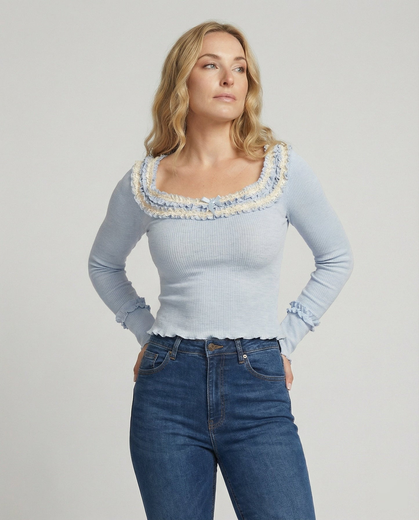 Damen Stricktop Eckenausschnitt Wellensaum Modern - Norvielle