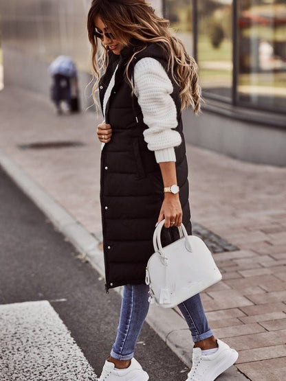 Damen Bodywarmer in Schwarz, kombiniert mit Jeans
