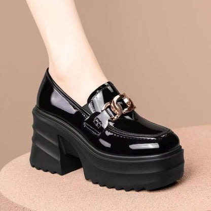Damen Mules Glänzend mit Ketten-Detail