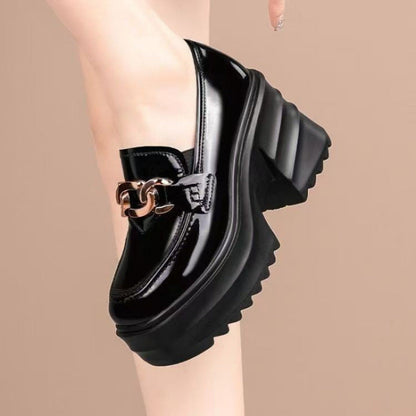 Damen Mules Glänzend mit Ketten-Detail - Norvielle