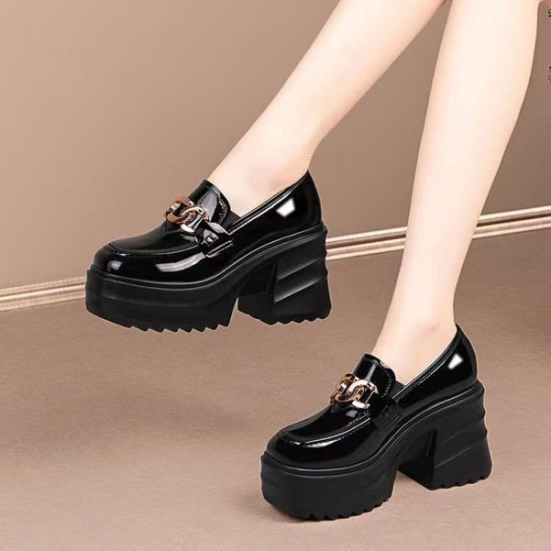 Damen Mules Glänzend mit Ketten-Detail