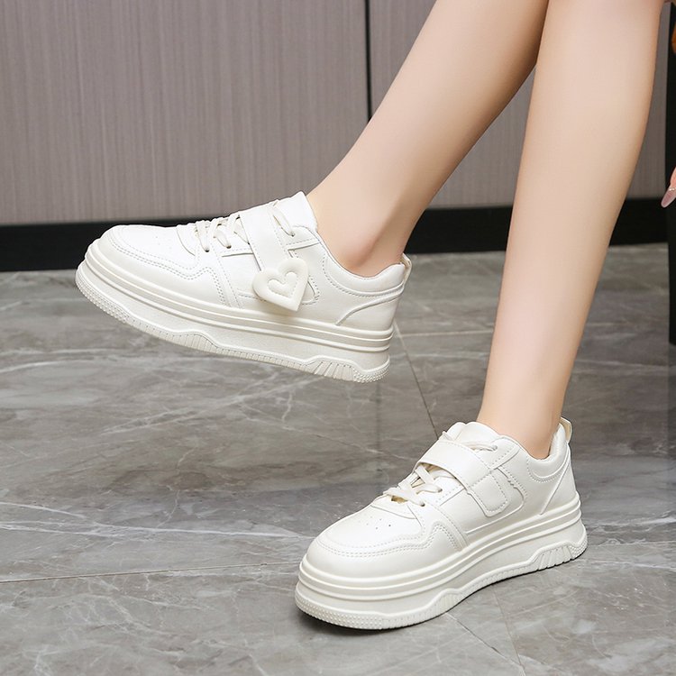 Damen Sneakers Sportlich mit Herz-Applikation Rot