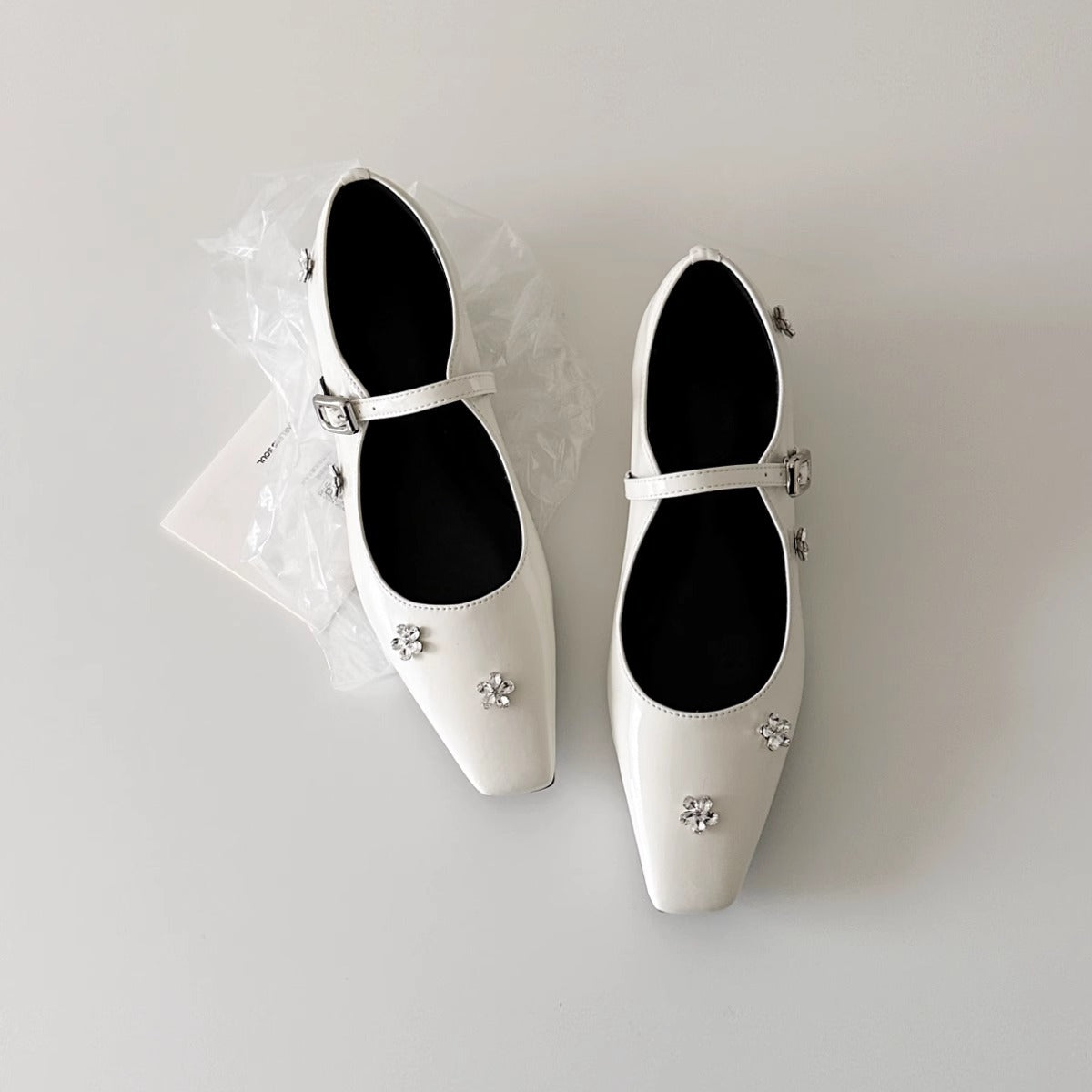 Damen Ballerinas mit Blumen Dekor und Komfort Riemen