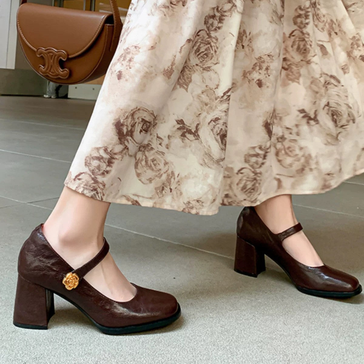Damen Pumps mit Riemen Blumen Dekoration Elegant