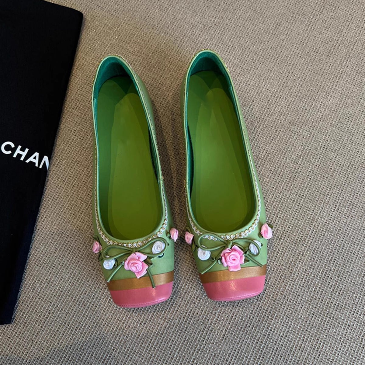Damen Ballerinas mit Blumen Dekor und Schnürung