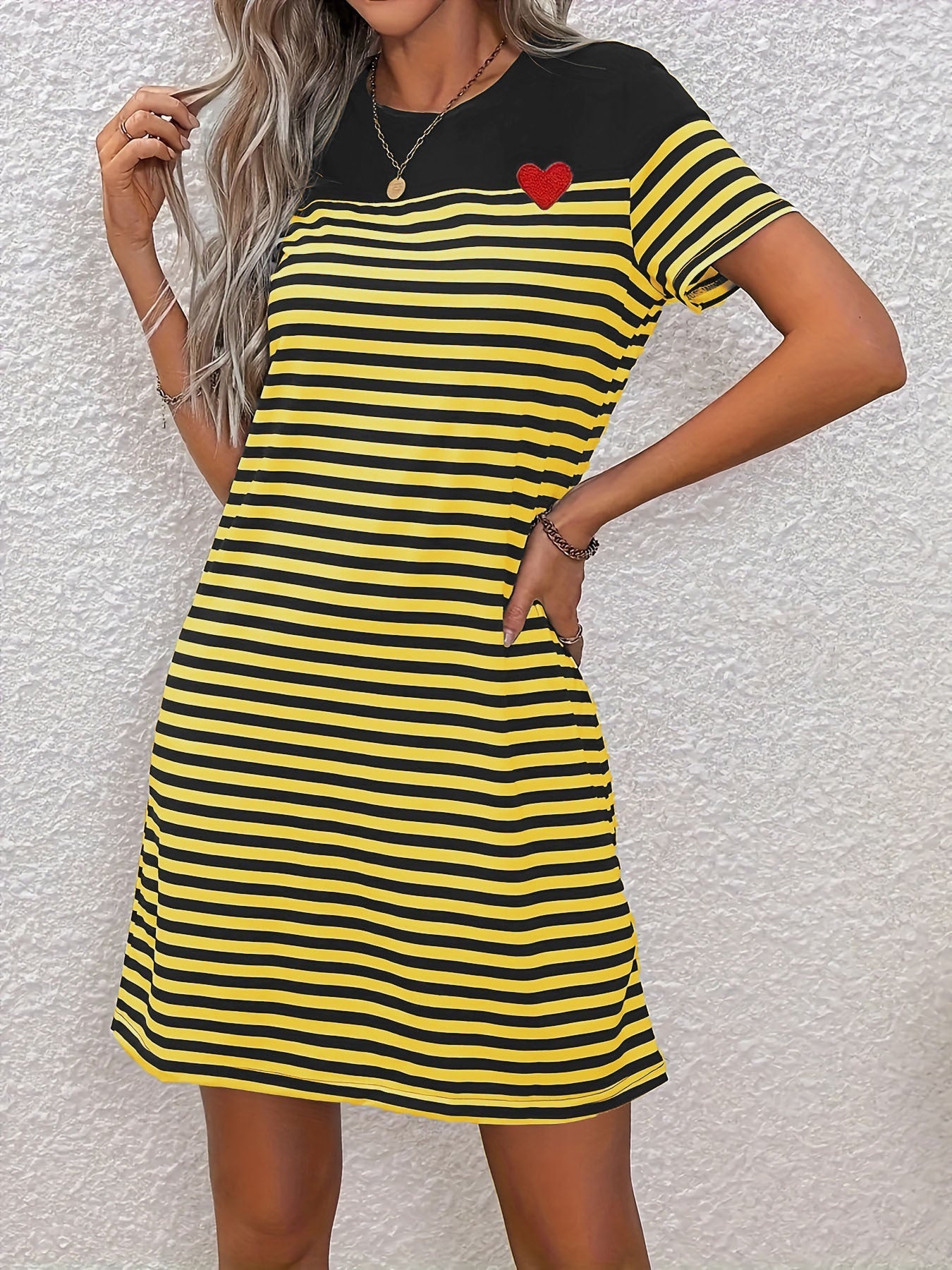 Damen Sommerkleid Streifenmuster Mit Herzapplikation