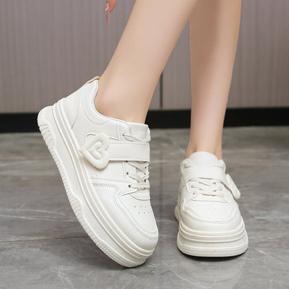 Damen Sneakers Sportlich mit Herz-Applikation Rot