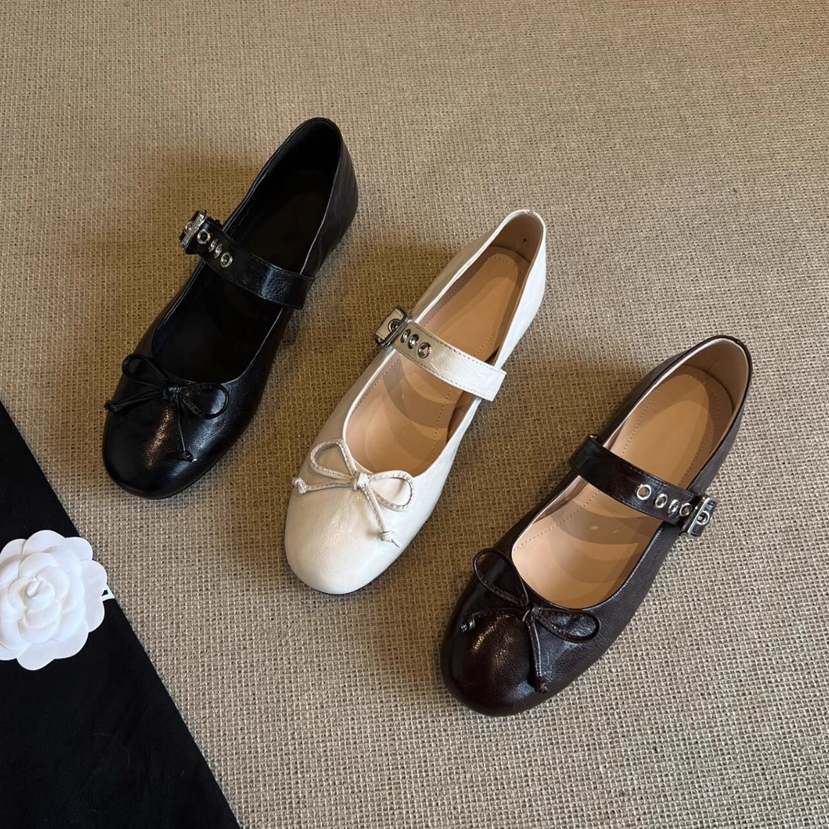 Damen Ballerinas mit Schleifen Detail und Riemenverschluss