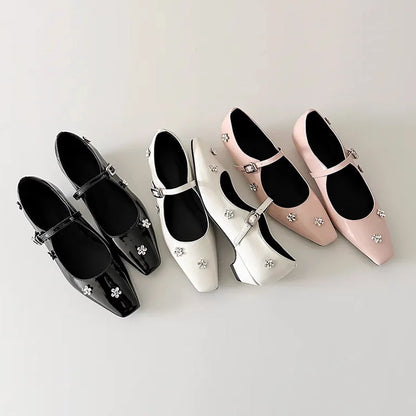 Damen Ballerinas mit Blumen Dekor und Komfort Riemen