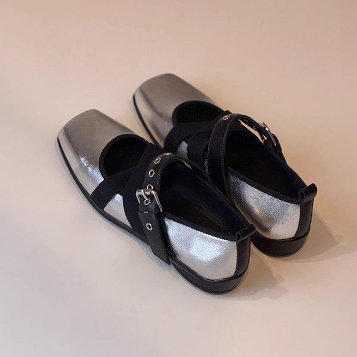 Damen Ballerinas Schuhe Riemen Glanzoptik
