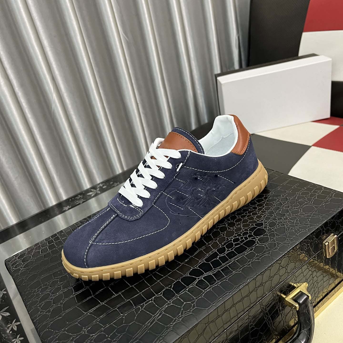 Damen Sneaker Weiches Wildleder Elegante Leder Akzente
