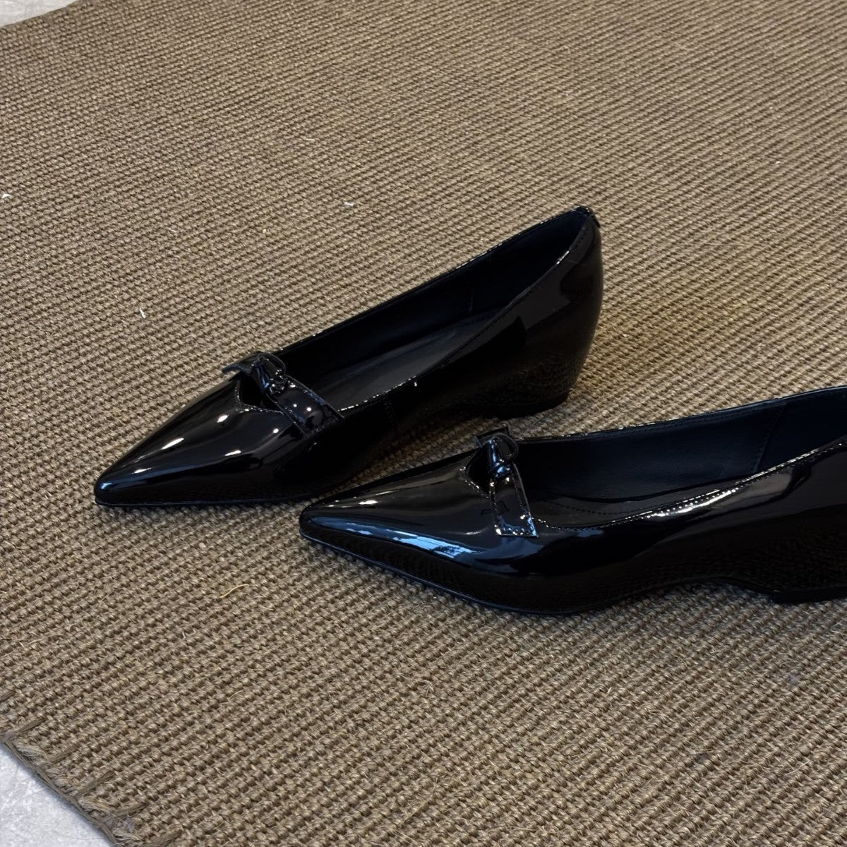 Damen Pumps mit Schleife Schwarz Lackleder - Norvielle