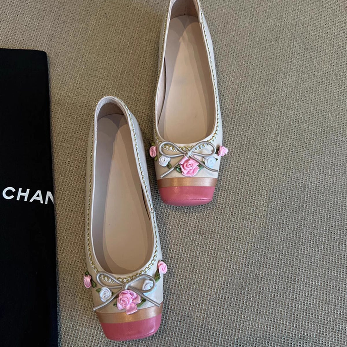 Damen Ballerinas mit Blumen Dekor und Schnürung