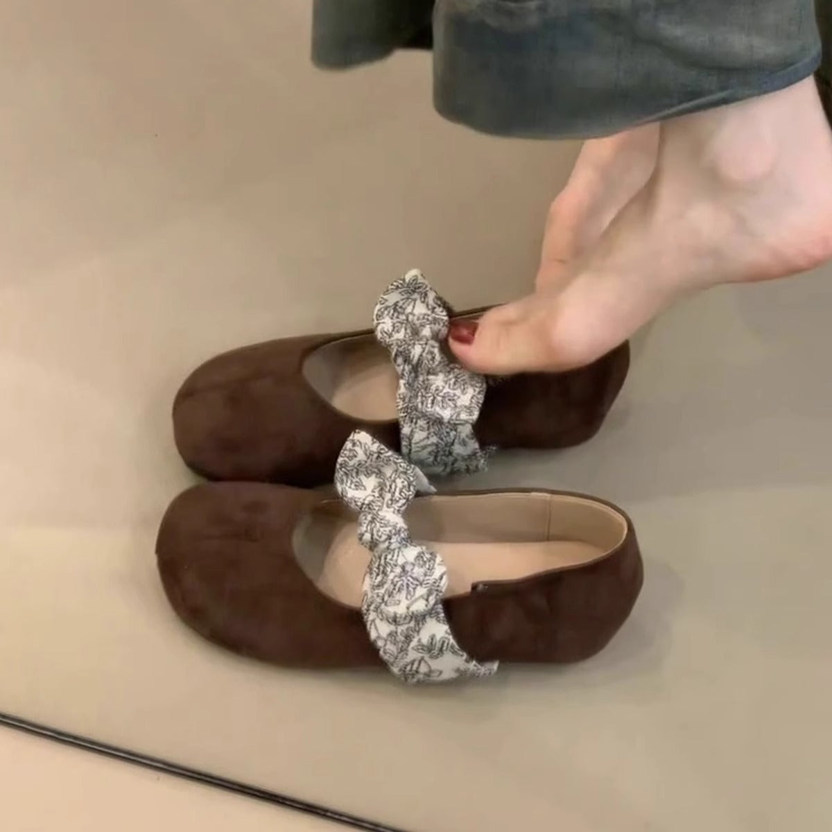 Damen Slipper Weiches Wildleder Floralmuster - Norvielle