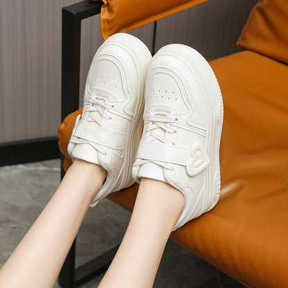 Damen Sneakers Sportlich mit Herz-Applikation Rot
