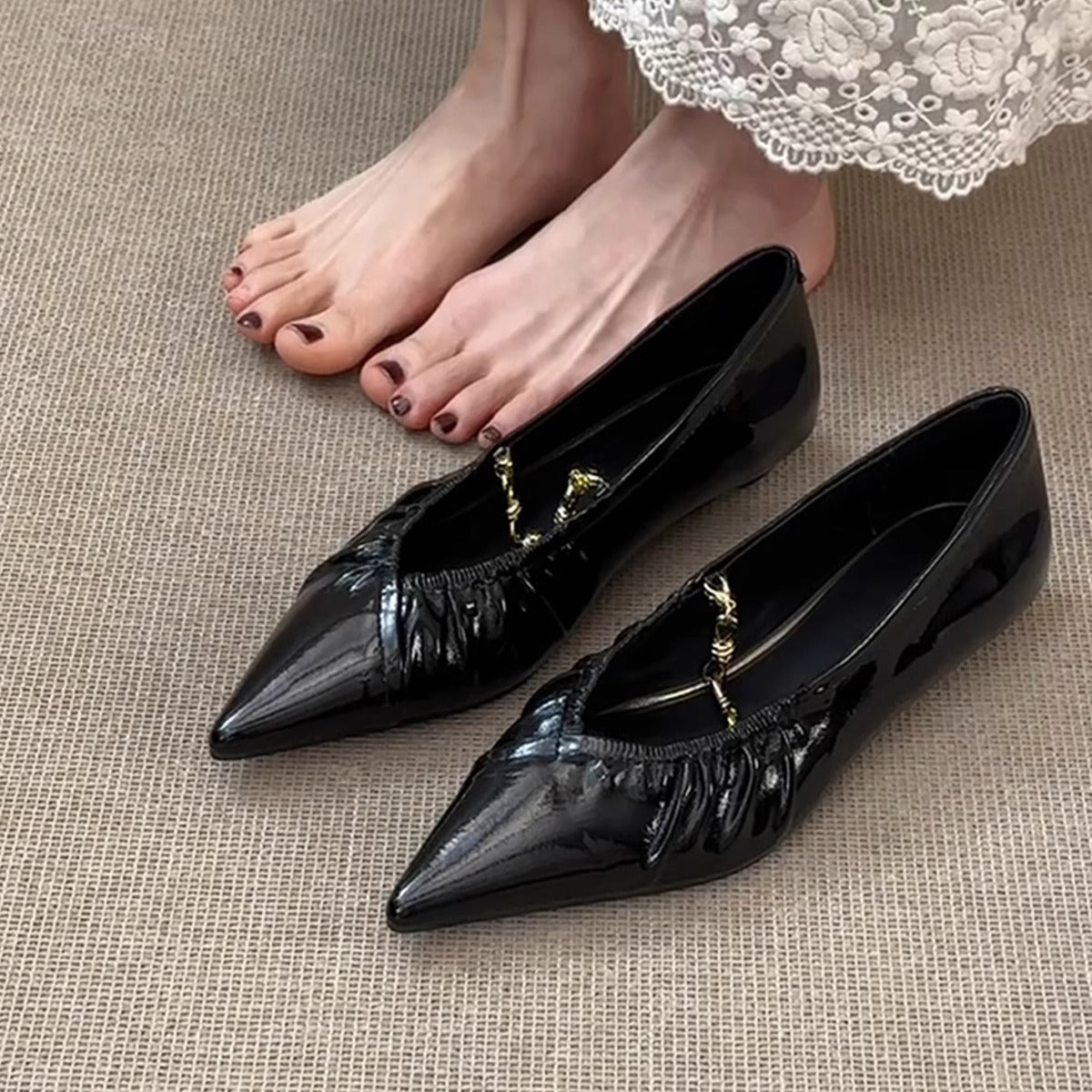 Damen Ballerinas Glanzleder Elegante Kettendekoration Schwarz - Norvielle