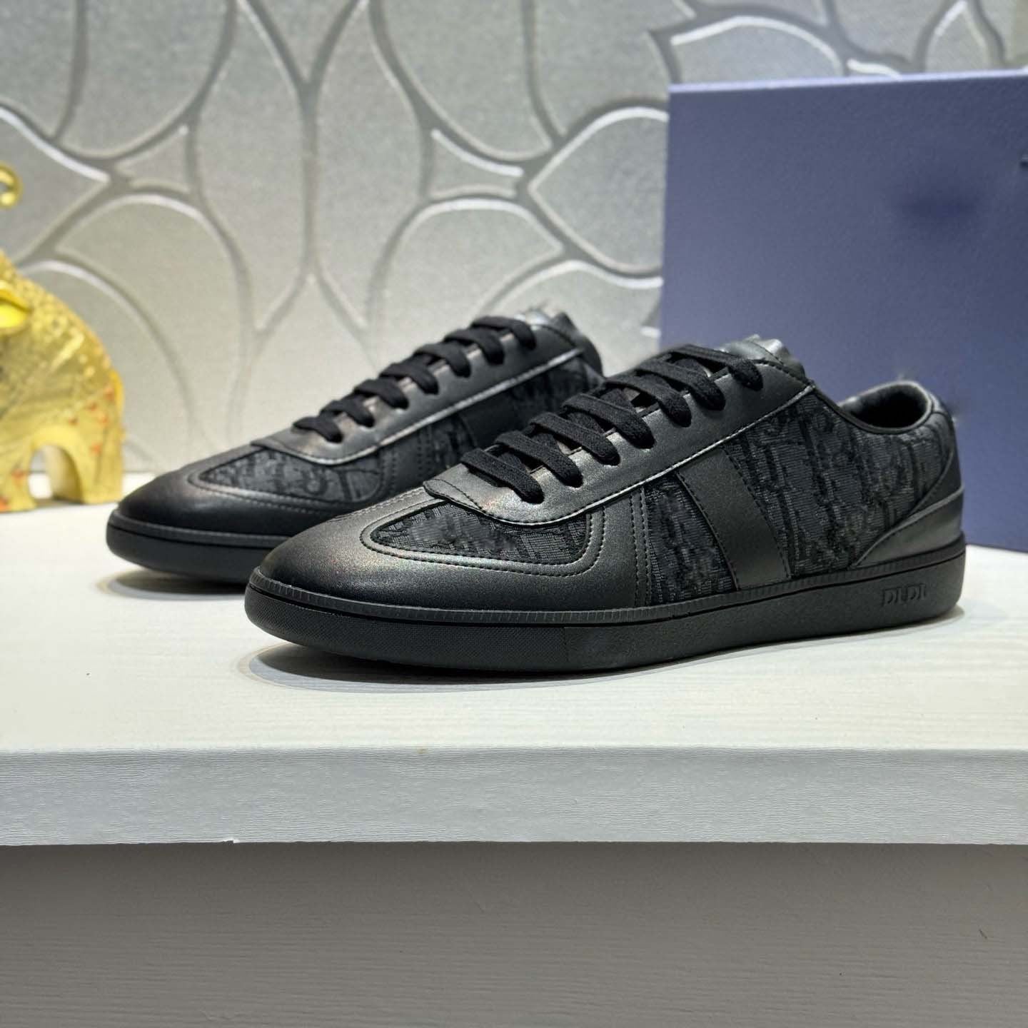 Damen Sneaker Leder Rutschfest Elegantes Design Schwarz - Norvielle