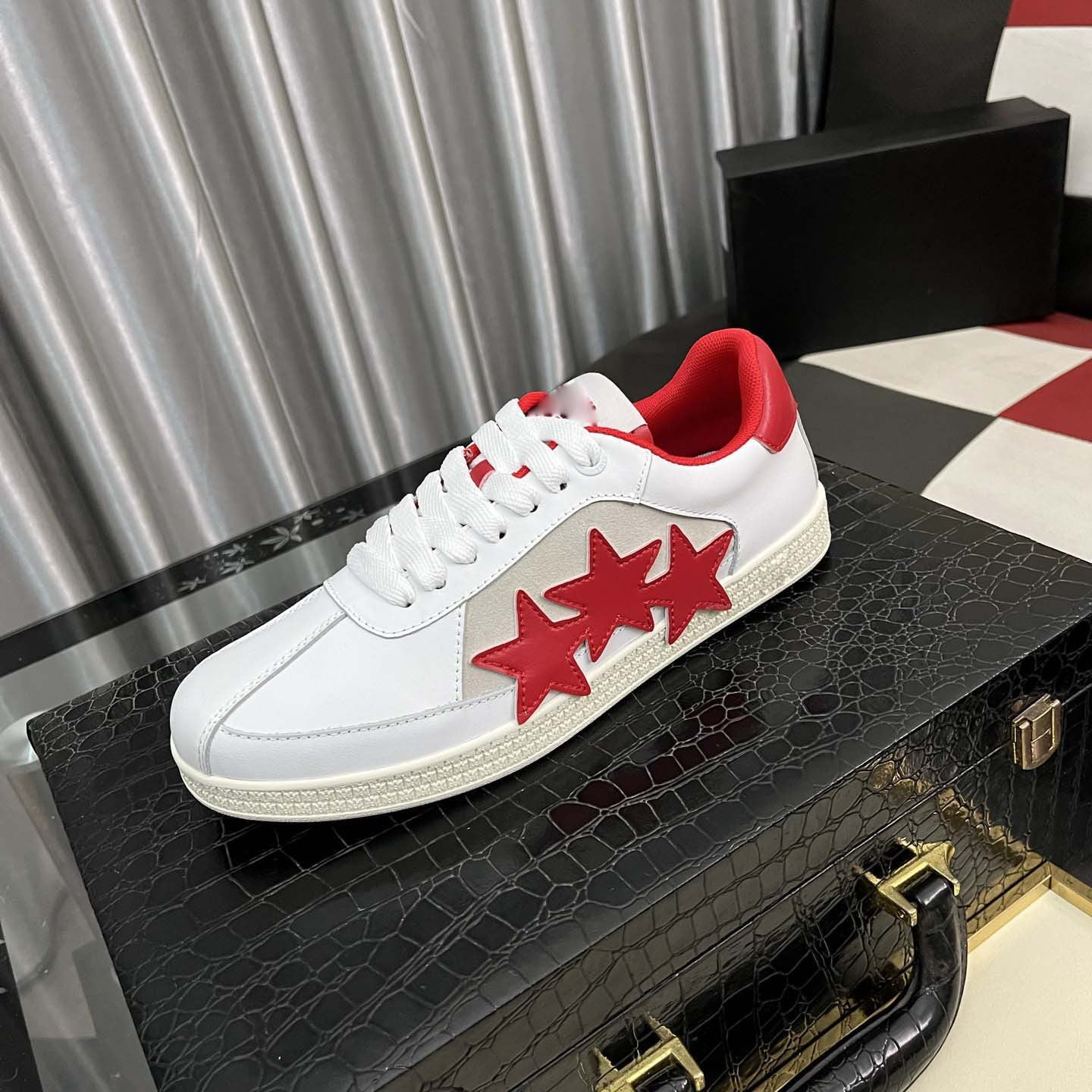 Damen Sneaker mit Sternen Applikation