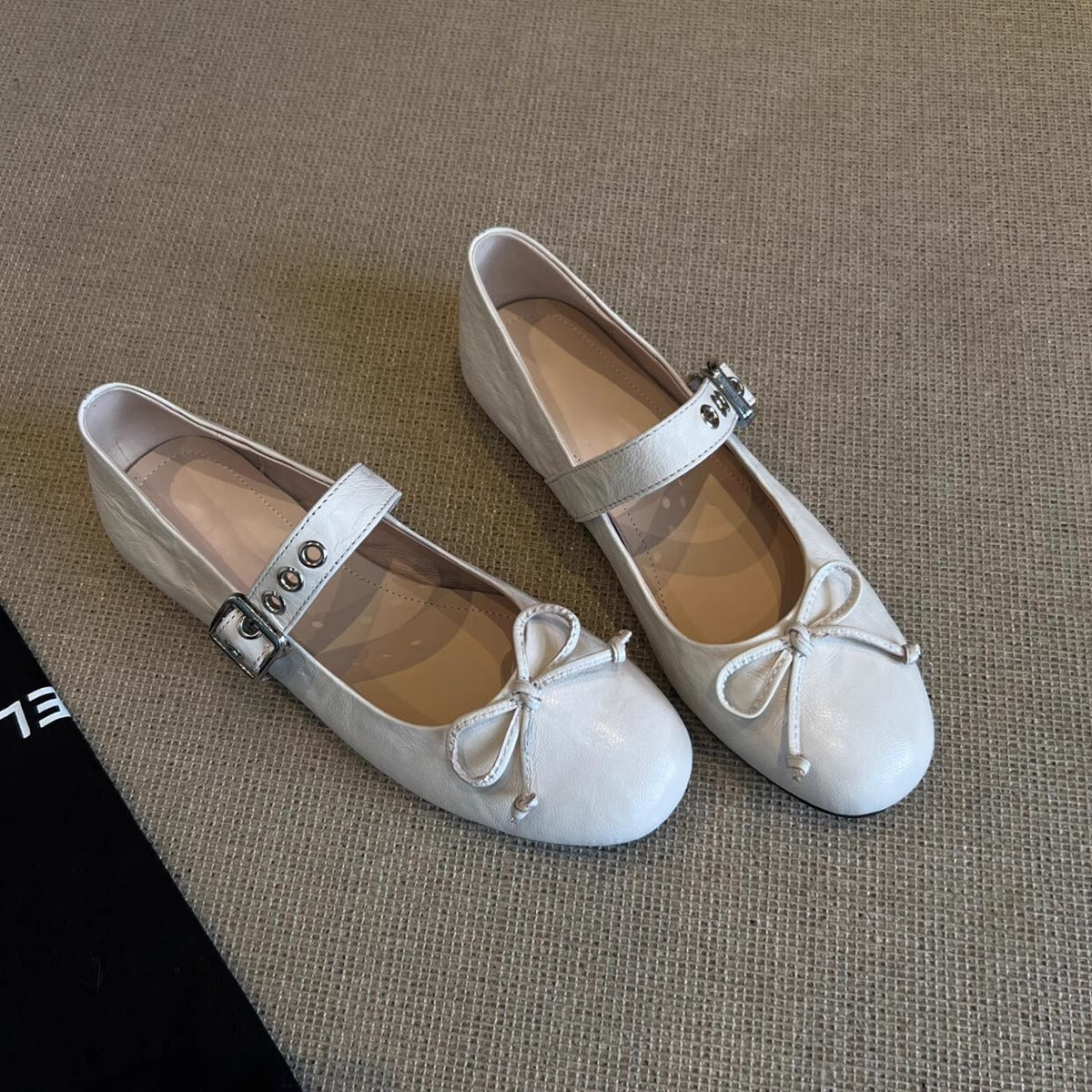 Damen Ballerinas mit Schleifen Detail und Riemenverschluss