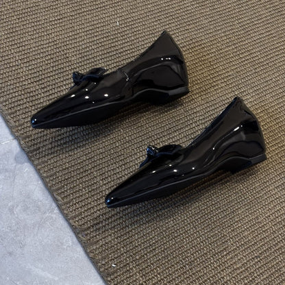 Damen Pumps mit Schleife Lackleder