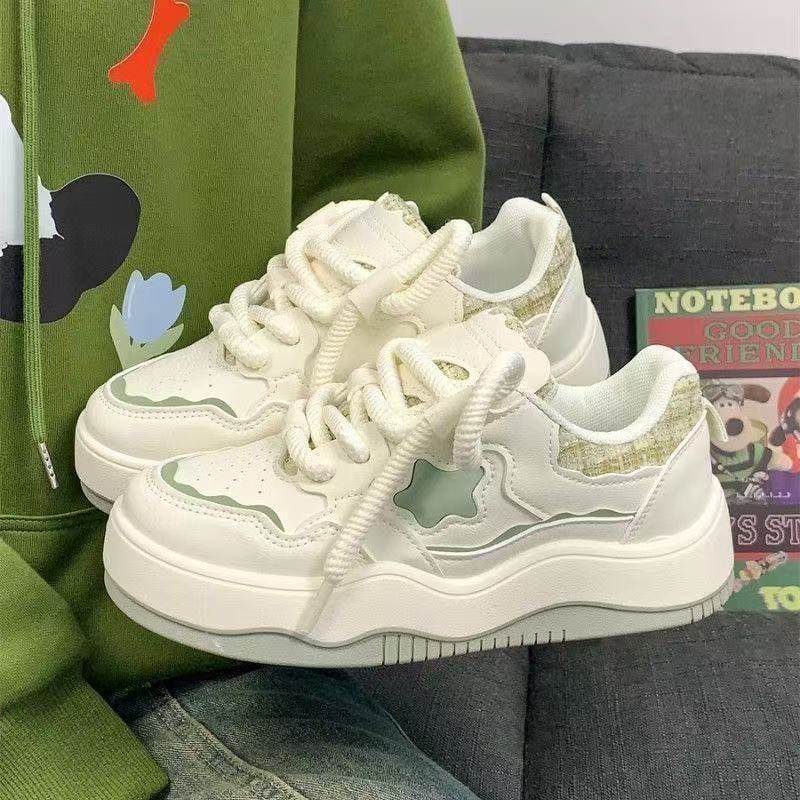 Damen Sneaker Modern mit Applikationen