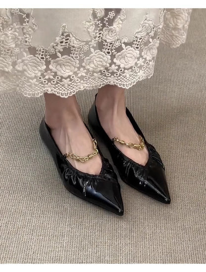 Damen Ballerinas Glanzleder Elegante Kettendekoration