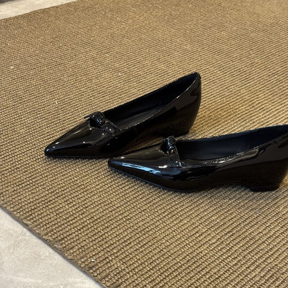 Damen Pumps mit Schleife Lackleder